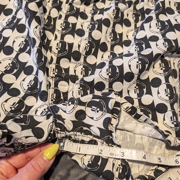 Vintage black and white graphic Mickey & Co shorts - Picture 3 of 7